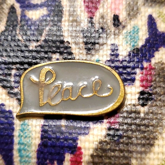 Sakroots Charging Station Clutch  Wristlet Bag - Picture 3 of 10